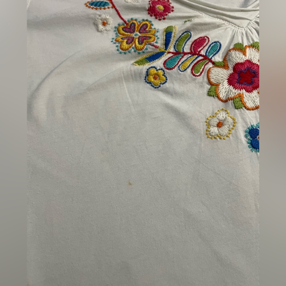 Johnny Was white v-neck Hinga tee w/ peacock & floral embroidery sz M (?) - Picture 3 of 9